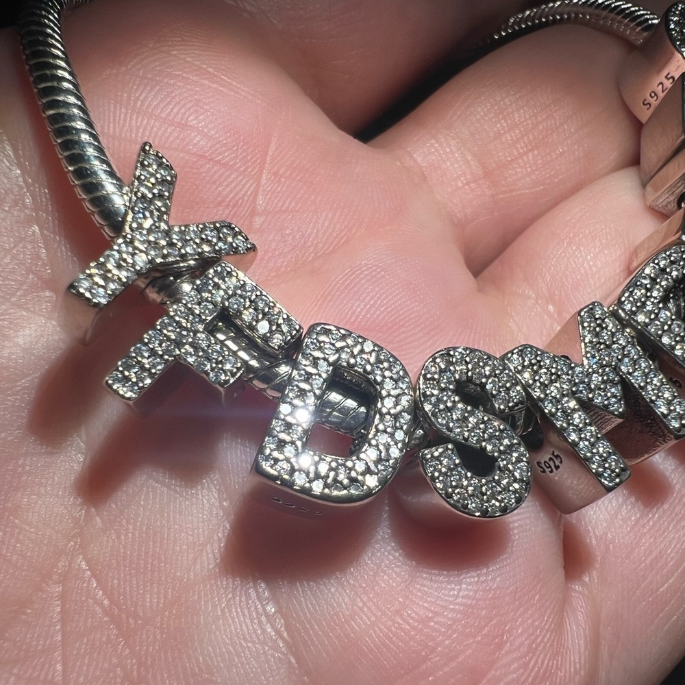 Letter F Charm - Picture 8 of 11